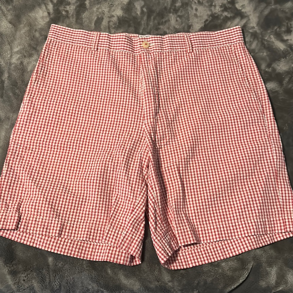 Southern Tide Skipjack shorts size 36 seersucker red white gingham pattern 9”